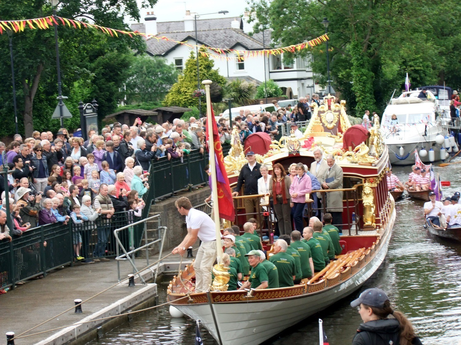 The packed bankside at Boulters Lock. Crowds viewing Gloriana