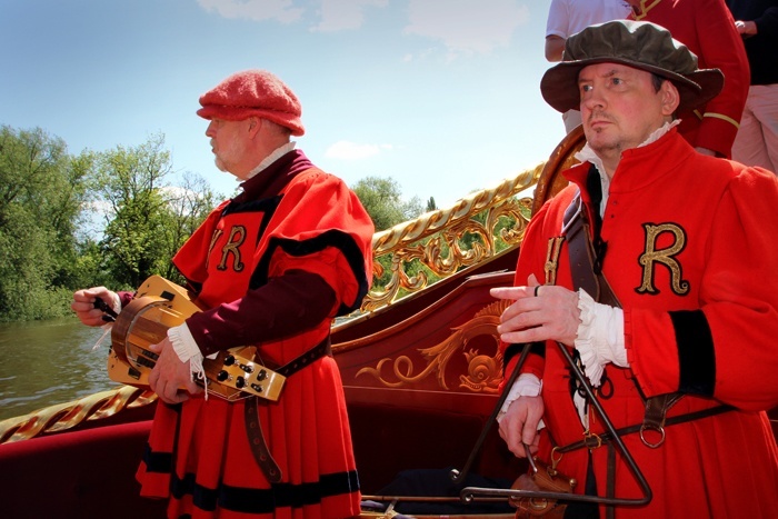 Royal Waterman Tudor Pull on board Gloriana