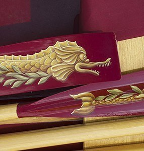 Gloriana serpent design on blades