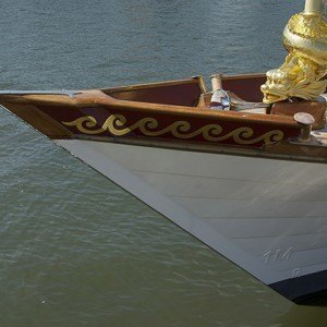 The bow of Gloriana