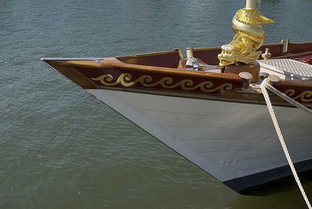 The bow of Gloriana