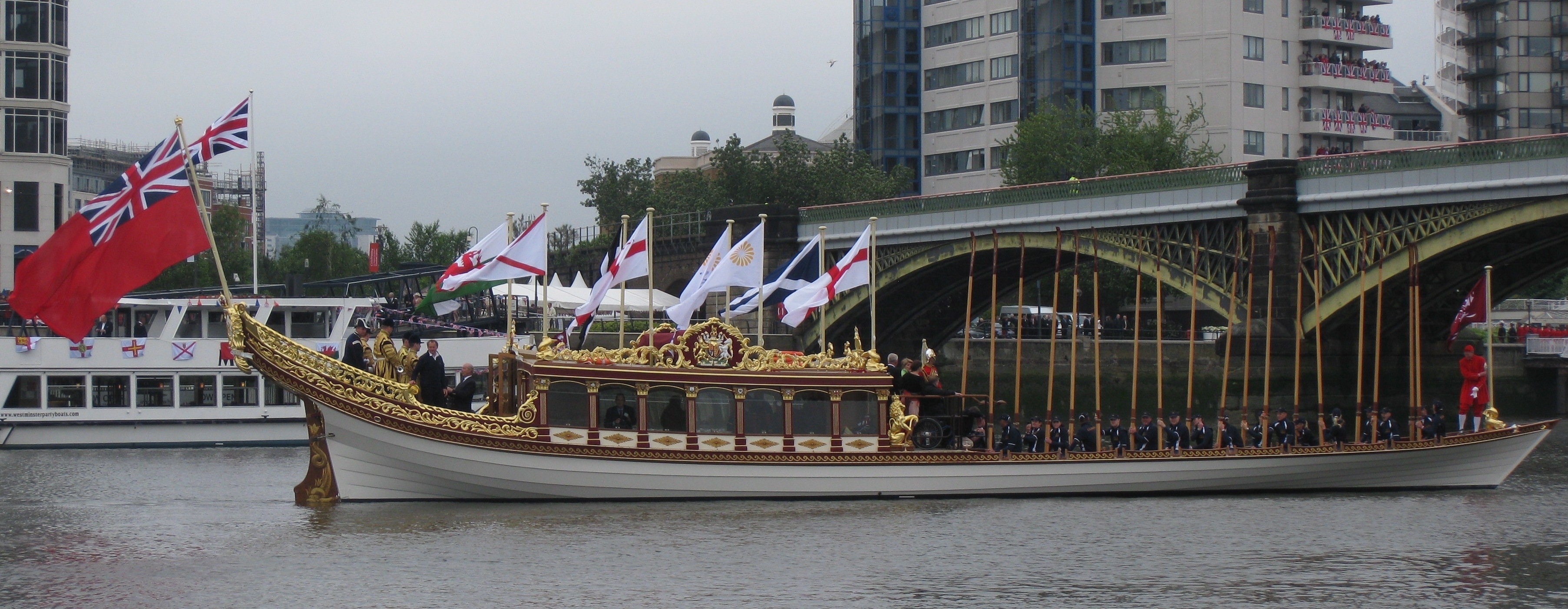 Gloriana waits