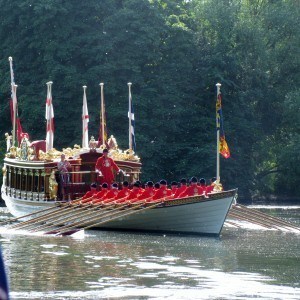 Gloriana and the Royal Watermen crew on the Thames