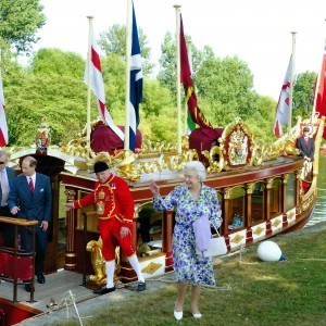 The Queen disembarks with a thank you