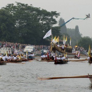 The Water Gallery crowds