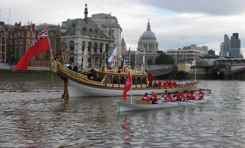 Ahoy there! An accompanying crew stop in front of St Paul's Cathedral