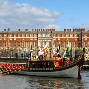 Gloriana at Hampton Court Palace courtesy of Rob Powell