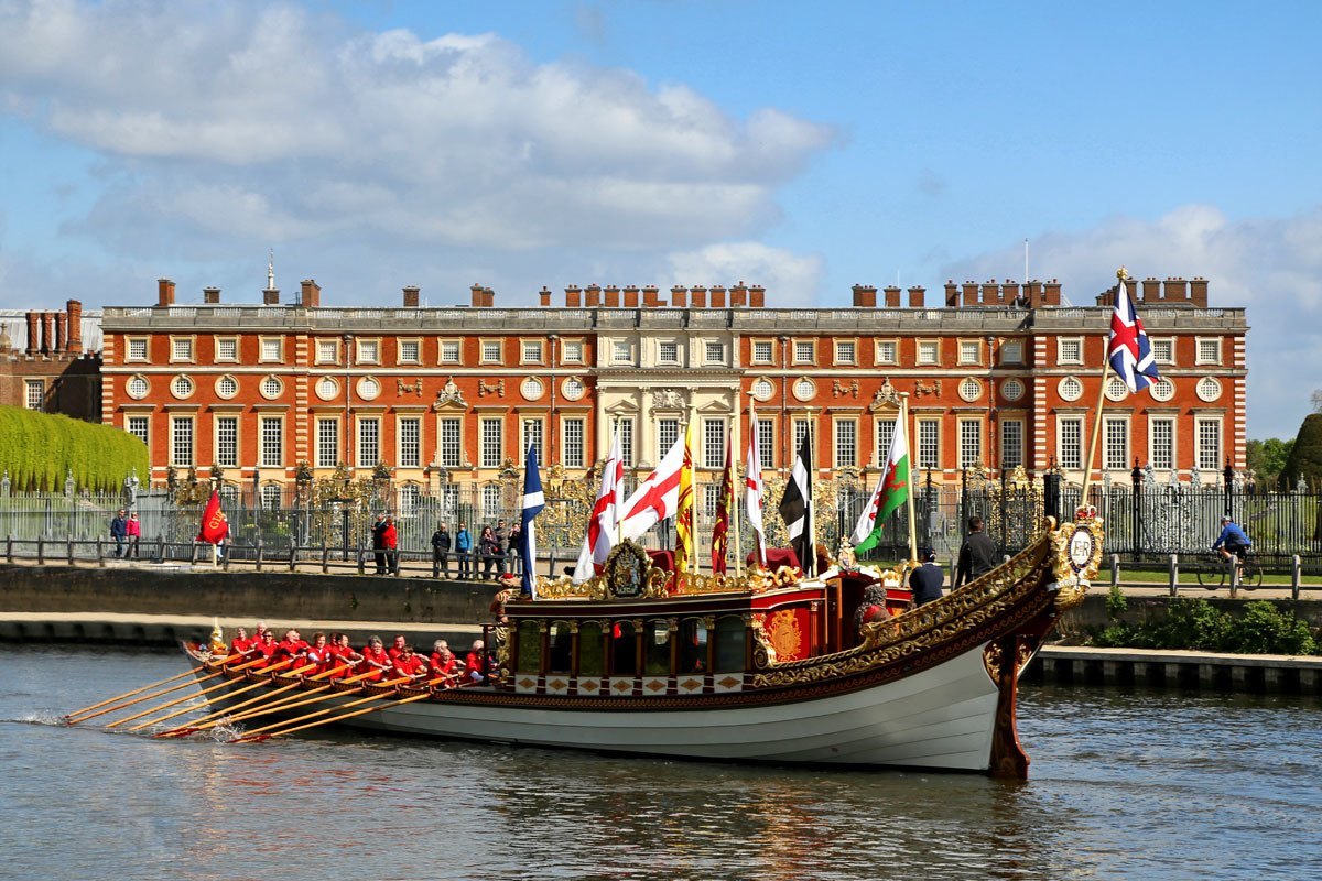 Gloriana at Hampton Court Palace courtesy of Rob Powell